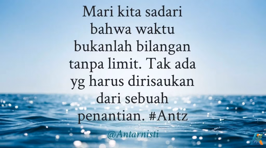 Kutipan filosofis tentang waktu dan penantian karya Antarnisti, dengan latar belakang pemandangan laut biru yang tenang dan luas.