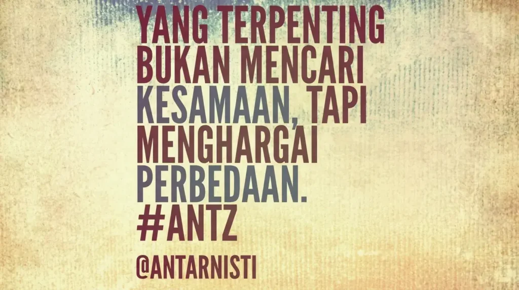 Kutipan motivasi tentang toleransi dan menghargai perbedaan dengan desain tipografi elegan di atas latar belakang bertekstur kertas tua yang artistik.