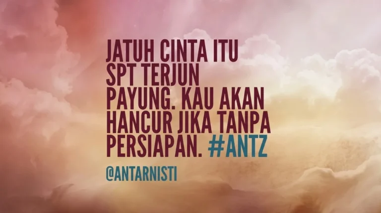 Kutipan bijak tentang risiko jatuh cinta dengan ilustrasi latar belakang awan yang estetik dan bernuansa hangat.