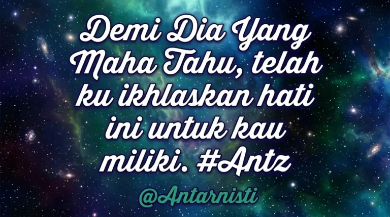 Kutipan tentang keikhlasan hati karya Antarnisti dengan latar belakang pemandangan galaksi luar angkasa yang luas dan menawan.