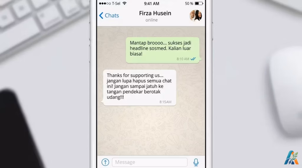 Tangkapan layar simulasi percakapan aplikasi pesan instan antara dua pengguna, menampilkan pesan berisi instruksi untuk menghapus riwayat chat.