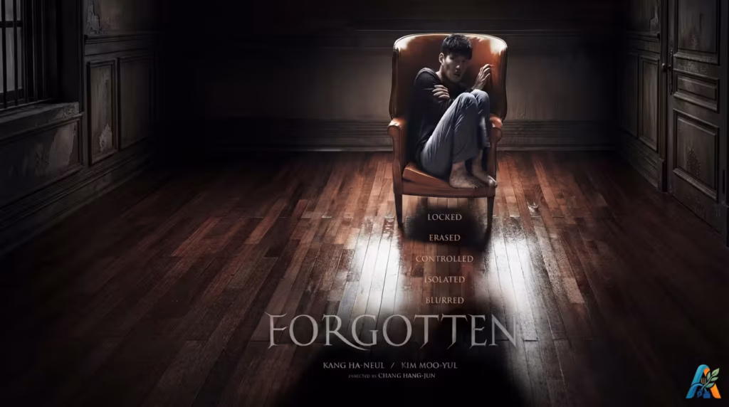 Poster film Korea "Forgotten" menampilkan Kang Ha-neul yang ketakutan di kursi kulit dengan daftar kata kunci psikologis