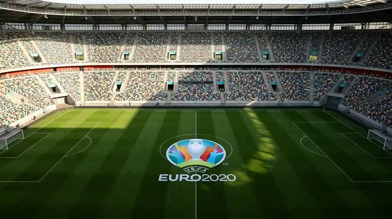 Stadion sepak bola dengan penonton yang dibatasi dan kursi kosong, menggambarkan penyelenggaraan turnamen olahraga di masa pandemi