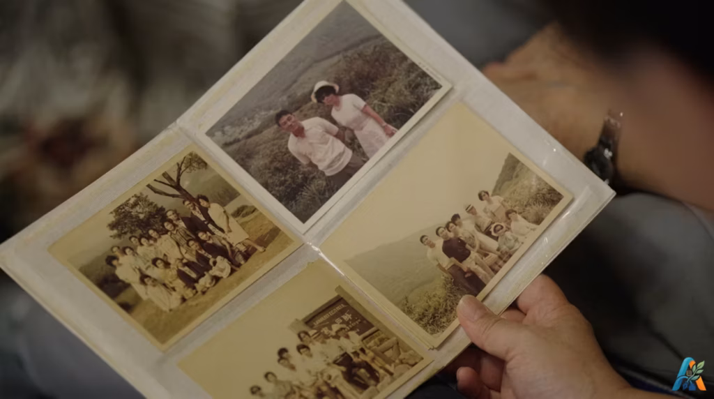 Foto album keluarga penyintas bom atom Hiroshima Hibakusha Mitsuko Yoshimura setelah Perang Dunia II.